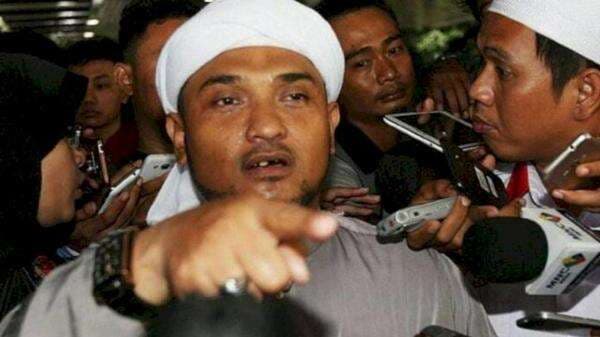 Alumni 212 Tolak Konser Coldplay di Indonesia karena Alasan pro-LGBT, Ancam Gelar Aksi Besar Alumni 212 Tolak Konser Coldplay di Indonesia karena Alasan pro-LGBT, Ancam Gelar Aksi Besar