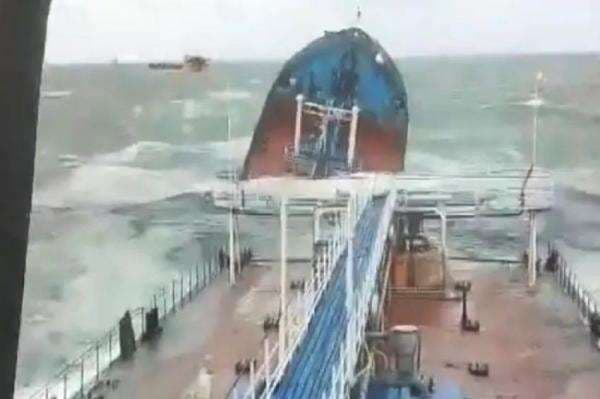 2 Kapal Tanker Rusia Tenggelam Dihantam Badai Dahsyat, Salah Satunya Terbelah Dua 2 Kapal Tanker Rusia Tenggelam Dihantam Badai Dahsyat, Salah Satunya Terbelah Dua