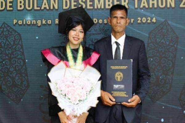 Viral! Penjual Tas Keliling Kuliahkan Putrinya hingga Wisuda, Netizen Auto Mewek Viral! Penjual Tas Keliling Kuliahkan Putrinya hingga Wisuda, Netizen Auto Mewek