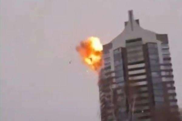 Pesawat Nirawak Ukraina Hantam Gedung Pencakar Langit Rusia Mirip Serangan 9/11 di AS Pesawat Nirawak Ukraina Hantam Gedung Pencakar Langit Rusia Mirip Serangan 9/11 di AS