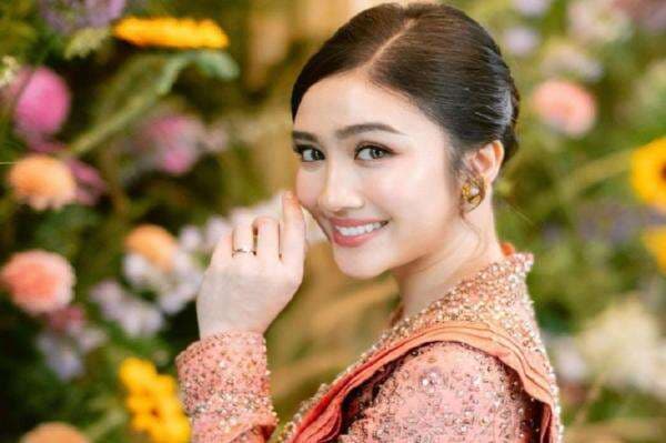 9 Fakta Febby Rastanty, dari Artis Cilik hingga Bertunangan dengan Seorang Polisi 9 Fakta Febby Rastanty, dari Artis Cilik hingga Bertunangan dengan Seorang Polisi