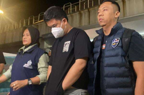 Penampakan Bos Judi Online Buronan Polisi yang Ditangkap di Filipina Penampakan Bos Judi Online Buronan Polisi yang Ditangkap di Filipina