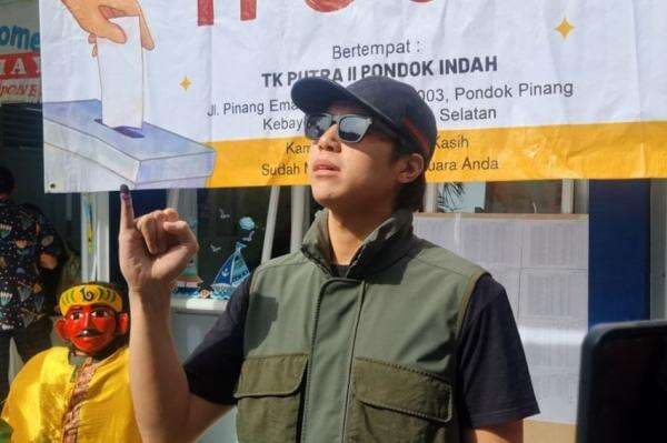 Nyoblos di TPS 025 Pondok Indah, El Rumi Beri Pesan untuk Pemimpin Jakarta Nyoblos di TPS 025 Pondok Indah, El Rumi Beri Pesan untuk Pemimpin Jakarta