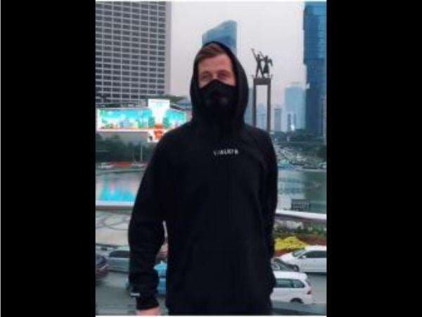 Viral Momen Alan Walker Jalan-Jalan di Bundaran HI, Netizen: Mampir Depok Bang Sekalian! Viral Momen Alan Walker Jalan-Jalan di Bundaran HI, Netizen: Mampir Depok Bang Sekalian!