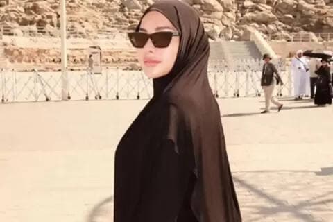 5 Artis Cantik Indonesia yang Pernah Jadi Santri di Pesantren 5 Artis Cantik Indonesia yang Pernah Jadi Santri di Pesantren