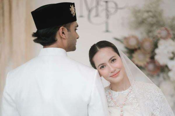 7 Potret Pernikahan Pevita Pearce dan Mirzan Meer yang Digelar Tertutup 7 Potret Pernikahan Pevita Pearce dan Mirzan Meer yang Digelar Tertutup