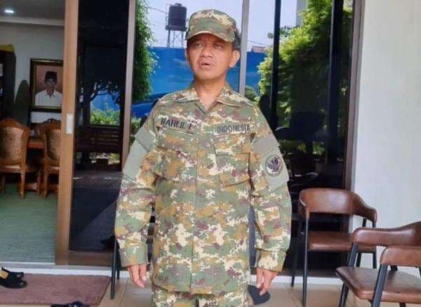 Gaya Bahlil Pakai Seragam ala Tentara Jelang Pembekalan di Akmil Magelang Gaya Bahlil Pakai Seragam ala Tentara Jelang Pembekalan di Akmil Magelang