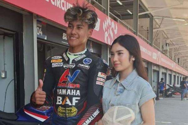 Aldi Satya Mahendra di Antara Asmara, Sekolah dan Balapan Aldi Satya Mahendra di Antara Asmara, Sekolah dan Balapan