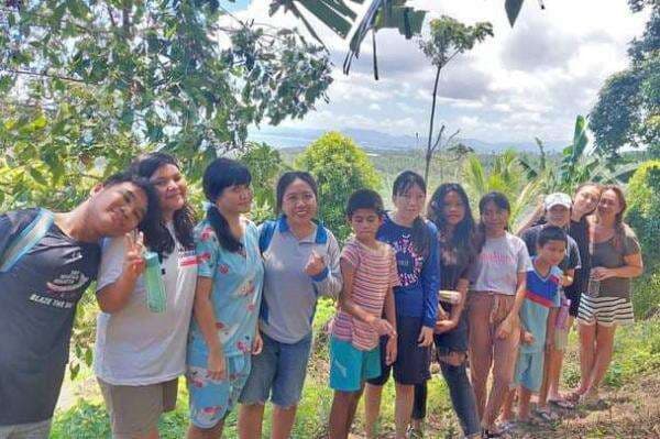 Momen Haru Keluarga Mees Hilgers Rela Pulang Manado demi Belikan Pakaian dan Sepatu untuk Anak Panti Disabilitas Momen Haru Keluarga Mees Hilgers Rela Pulang Manado demi Belikan Pakaian dan Sepatu untuk Anak Panti Disabilitas