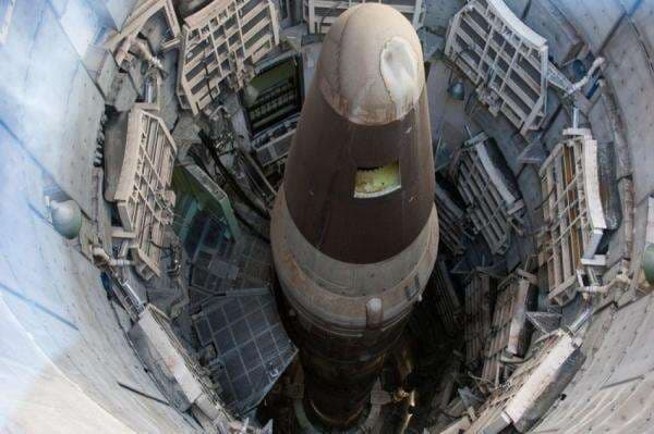 Kisah Rusia dan AS Nyaris Perang Nuklir tapi Dicegah Stanislav Petrov Kisah Rusia dan AS Nyaris Perang Nuklir tapi Dicegah Stanislav Petrov