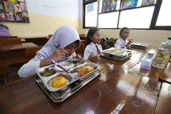 Mengintip Aneka Menu Makan Bergizi Gratis di Berbagai Daerah Indonesia Mengintip Aneka Menu Makan Bergizi Gratis di Berbagai Daerah Indonesia