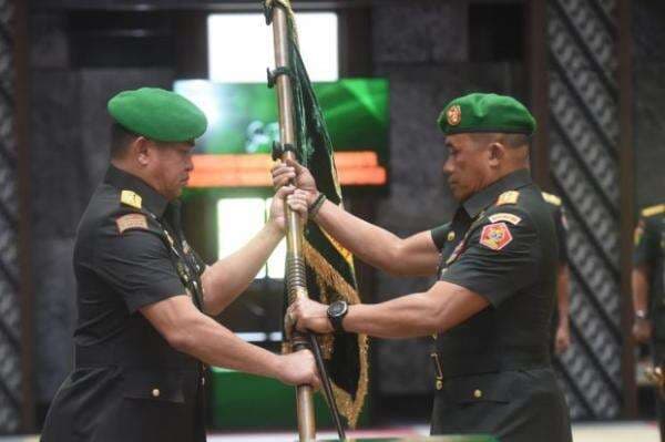 2 Letjen TNI Genap 10 Hari Duduki Jabatan Baru, Sama-sama Berasal dari Kopassus 2 Letjen TNI Genap 10 Hari Duduki Jabatan Baru, Sama-sama Berasal dari Kopassus