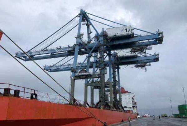 Quay Container Crane dari Pelabuhan Tanjung Priok Direlokasi ke Pelabuhan Bagendang Quay Container Crane dari Pelabuhan Tanjung Priok Direlokasi ke Pelabuhan Bagendang