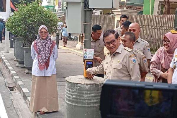 Ada Pelican Crossing di Stasiun Cikini, Pramono Minta Ojol hingga Taksi Tak Parkir Sembarangan Ada Pelican Crossing di Stasiun Cikini, Pramono Minta Ojol hingga Taksi Tak Parkir Sembarangan