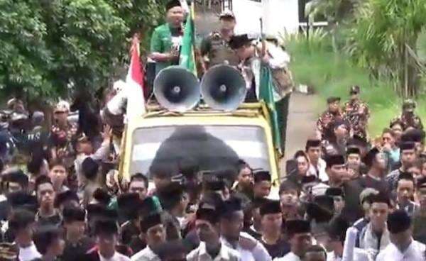 Aliansi Santri di Cianjur Gelar Aksi dan Serukan Boikot Program Televisi Lecehkan Kiai Aliansi Santri di Cianjur Gelar Aksi dan Serukan Boikot Program Televisi Lecehkan Kiai