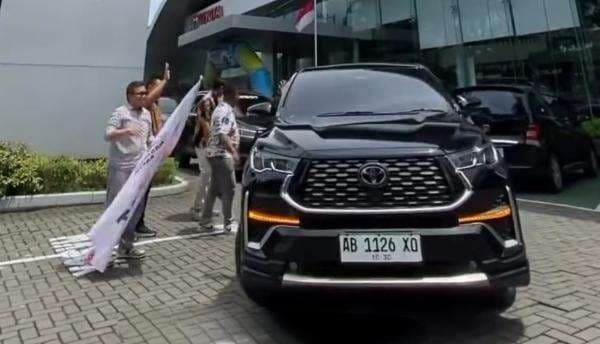 Gelar Kopdar Akbar, Ratusan Komunitas Mobil Innova Kumpul Lomba Adu Irit Gelar Kopdar Akbar, Ratusan Komunitas Mobil Innova Kumpul Lomba Adu Irit