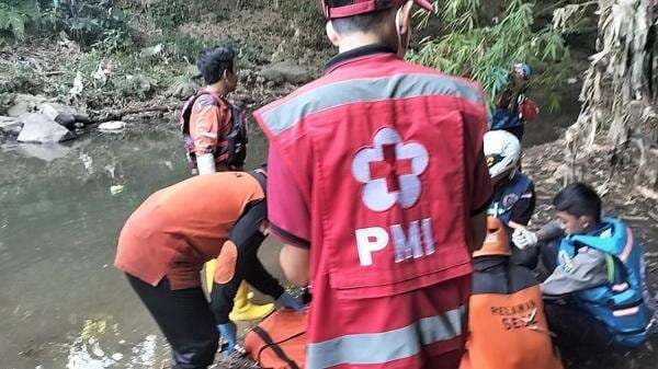 Buang Sampah di Sungai Gembolo Mojokerto, Warga Temukan Mayat Mengapung, Ini Identitasnya Buang Sampah di Sungai Gembolo Mojokerto, Warga Temukan Mayat Mengapung, Ini Identitasnya