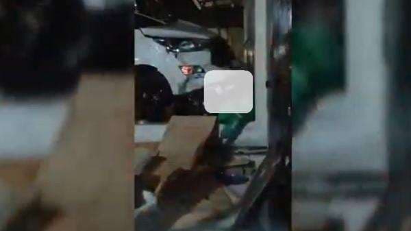 Evakuasi Driver Ojol Tewas Ditabrak Innova di Gowa Dramatis, Korban Terjepit Evakuasi Driver Ojol Tewas Ditabrak Innova di Gowa Dramatis, Korban Terjepit