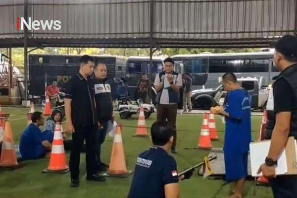 Momen Tragis Pembunuhan Sekeluarga di Indramayu, Bayi 8 Bulan Diberi Susu sebelum Dihabisi Momen Tragis Pembunuhan Sekeluarga di Indramayu, Bayi 8 Bulan Diberi Susu sebelum Dihabisi