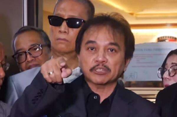 Roy Suryo dan Dokter Tifa Klaim Pegang Salinan Ijazah Jokowi: 99,9 Persen Palsu! Roy Suryo dan Dokter Tifa Klaim Pegang Salinan Ijazah Jokowi: 99,9 Persen Palsu!