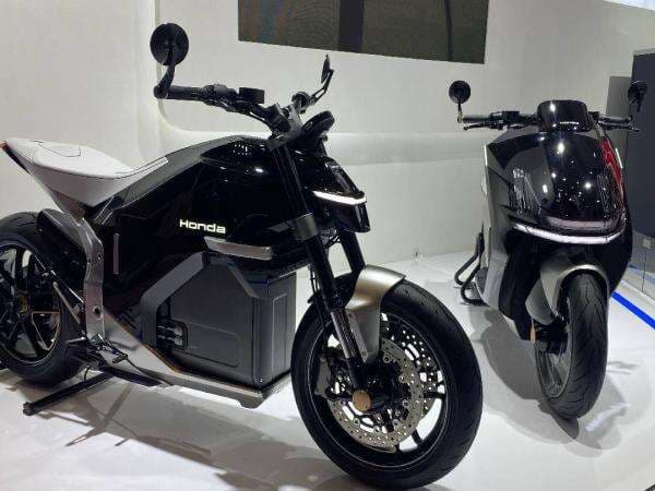 Honda Mulai Uji Coba Motor Listrik Full-Size Setara Moge 600cc Honda Mulai Uji Coba Motor Listrik Full-Size Setara Moge 600cc
