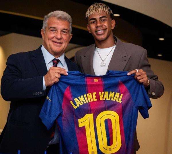 Lamine Yamal Resmi Kenakan Nomor 10 di Barcelona, Tak Mau Disamakan dengan Lionel Messi Lamine Yamal Resmi Kenakan Nomor 10 di Barcelona, Tak Mau Disamakan dengan Lionel Messi