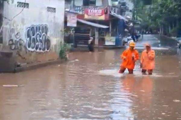 Banjir di Warung Buncit Jaksel, Arus Lalu Lintas Lumpuh! Banjir di Warung Buncit Jaksel, Arus Lalu Lintas Lumpuh!