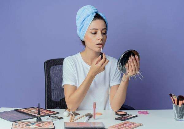 6 Produk Hybrid Makeup yang Wajib Kamu Coba, Praktis Nggak Makan Waktu 6 Produk Hybrid Makeup yang Wajib Kamu Coba, Praktis Nggak Makan Waktu