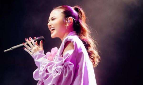 Vakum dari Industri Musik! Mahalini Bikin Heboh Usai Nikah Ulang dengan Rizky Febian, Ada Apa? Vakum dari Industri Musik! Mahalini Bikin Heboh Usai Nikah Ulang dengan Rizky Febian, Ada Apa?