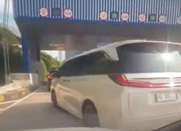Ini Kata Polisi soal Mobil Berpelat RI 25 Serobot Antrean di Gerbang Tol Cilandak Ini Kata Polisi soal Mobil Berpelat RI 25 Serobot Antrean di Gerbang Tol Cilandak