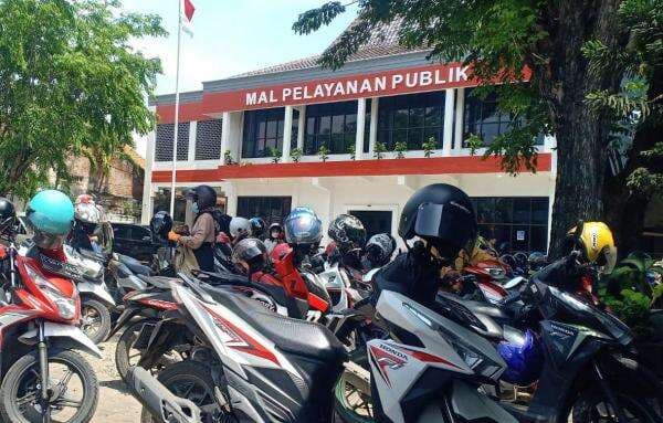 Dishub Mataram Perbaiki Layanan Parkir, Terapkan Sistem Non-Tunai dan Transparansi Lewat SiJukir Dishub Mataram Perbaiki Layanan Parkir, Terapkan Sistem Non-Tunai dan Transparansi Lewat SiJukir