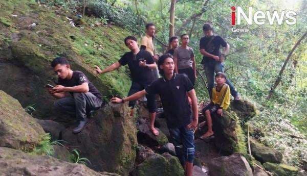 Menuju Lokasi Penemuan Jasad Dibawah Air Terjun, Tim Gabungan Hadapi Jurang Curam Menuju Lokasi Penemuan Jasad Dibawah Air Terjun, Tim Gabungan Hadapi Jurang Curam