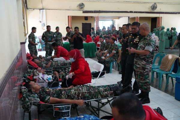 Donor Darah dan Sunat Massal di Korem 011/L2 Warnai Hari Juang TNI Angkatan Darat ke-79 Donor Darah dan Sunat Massal di Korem 011/L2 Warnai Hari Juang TNI Angkatan Darat ke-79