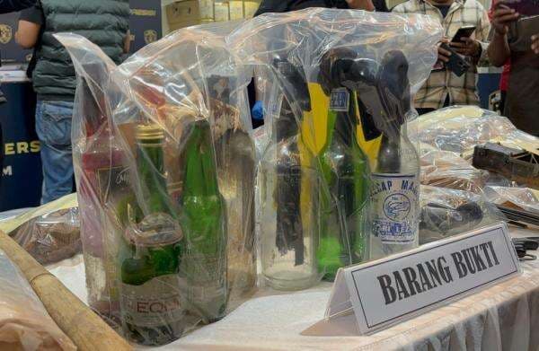 Polisi Ungkap 6 Peran Pelaku Kasus Penghasutan Demo Ricuh, Ada yang Buat Tutorial Bom Molotov Polisi Ungkap 6 Peran Pelaku Kasus Penghasutan Demo Ricuh, Ada yang Buat Tutorial Bom Molotov