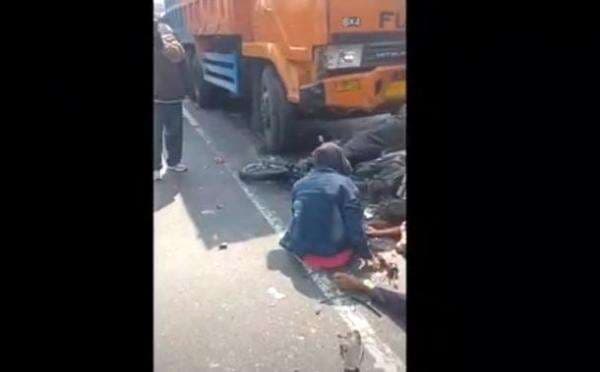 Horor di Lampu Merah, Dump Truk Tabrak 4 Kendaraan saat Berhenti, 1 Kritis 4 Luka Parah Horor di Lampu Merah, Dump Truk Tabrak 4 Kendaraan saat Berhenti, 1 Kritis 4 Luka Parah