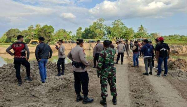 Polisi Segel 4 Lokasi Tambang Ilegal di Gowa Usai Diprotes Emak-emak Polisi Segel 4 Lokasi Tambang Ilegal di Gowa Usai Diprotes Emak-emak