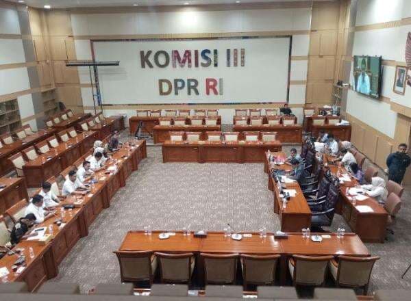 Komisi III DPR Bahas Status Hukum Qanun Aceh dalam RKUHAP Komisi III DPR Bahas Status Hukum Qanun Aceh dalam RKUHAP