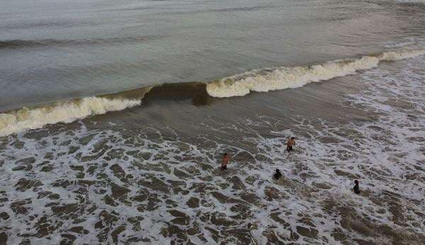 BMKG: Waspada Gelombang Tinggi hingga 4 Meter di Sejumlah Wilayah BMKG: Waspada Gelombang Tinggi hingga 4 Meter di Sejumlah Wilayah