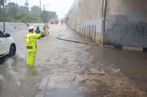 Hujan Guyur Jakarta, Srengseng hingga Kemang Utara Banjir! Hujan Guyur Jakarta, Srengseng hingga Kemang Utara Banjir!