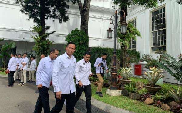 Prabowo Gelar Sidang Kabinet, Seluruh Menteri Kompak Kenakan Kemeja Putih Prabowo Gelar Sidang Kabinet, Seluruh Menteri Kompak Kenakan Kemeja Putih