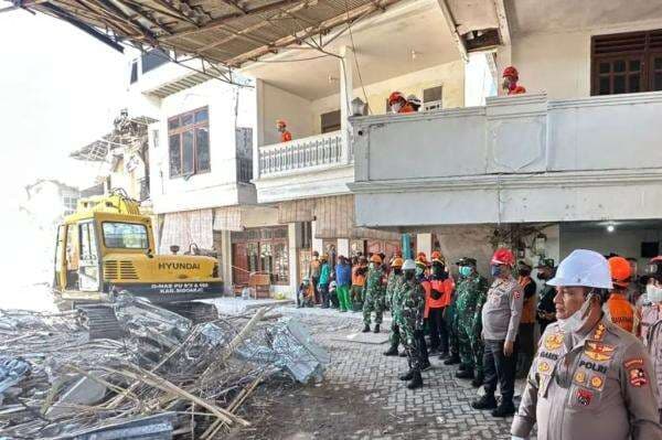 Basarnas Ungkap Kendala Evakuasi Korban Musala Ambruk Ponpes Al Khoziny Basarnas Ungkap Kendala Evakuasi Korban Musala Ambruk Ponpes Al Khoziny