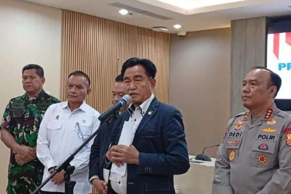 Yusril: 2 Personel Brimob yang Lindas Affan Kurniawan Akan Jalani Peradilan Pidana Umum Yusril: 2 Personel Brimob yang Lindas Affan Kurniawan Akan Jalani Peradilan Pidana Umum