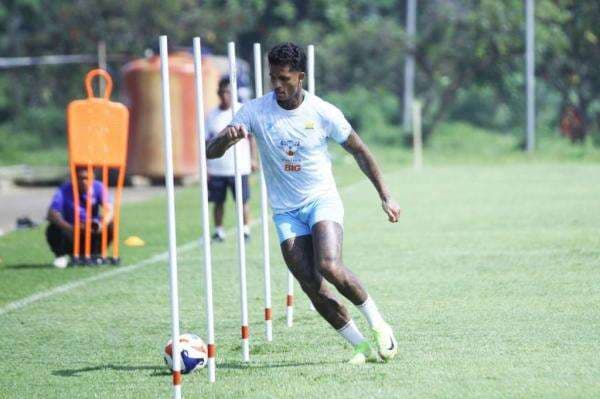 Striker Persib Ramon Tanque Kaget! Liga Indonesia Jauh Lebih Berat Dibanding Kamboja Striker Persib Ramon Tanque Kaget! Liga Indonesia Jauh Lebih Berat Dibanding Kamboja