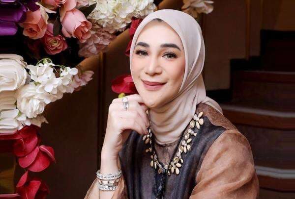 ART Terakhir Erin Wartia Kabur, Nekat Panjat Pagar Setinggi 2 Meter meski Sempat Terjatuh ART Terakhir Erin Wartia Kabur, Nekat Panjat Pagar Setinggi 2 Meter meski Sempat Terjatuh