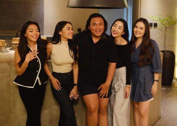 Lula Lahfah dan Sahabat Sudah Beli Tiket Liburan Bersama ke Thailand, Kini Berubah Jadi Duka Lula Lahfah dan Sahabat Sudah Beli Tiket Liburan Bersama ke Thailand, Kini Berubah Jadi Duka