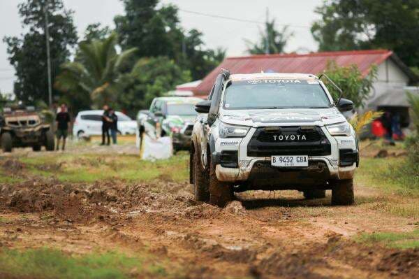 Ketika Toyota Hilux Disulap Ikut Balap Reli Ketika Toyota Hilux Disulap Ikut Balap Reli