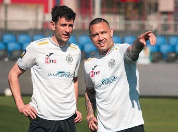 Persib Bandung dan Persija Jakarta Berebut Radja Nainggolan Jelang El Clasico? Persib Bandung dan Persija Jakarta Berebut Radja Nainggolan Jelang El Clasico?