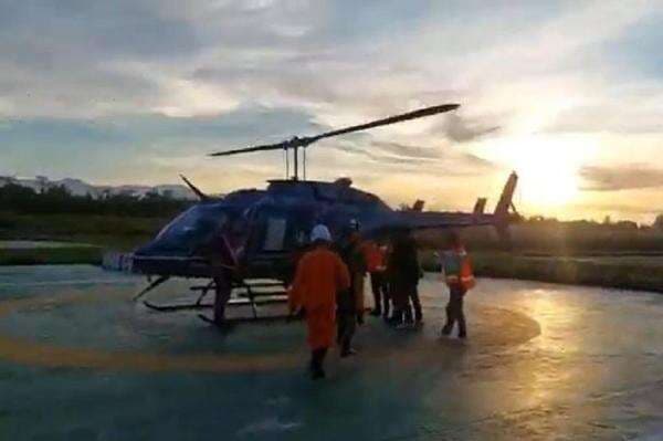 Operasi SAR Helikopter Jatuh di Papua, Basarnas Evakuasi Korban di Lereng Pegunungan