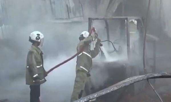 Pabrik Kayu di Kawasan Industri Candi Semarang Terbakar, 6 Damkar Dikerahkan Pabrik Kayu di Kawasan Industri Candi Semarang Terbakar, 6 Damkar Dikerahkan