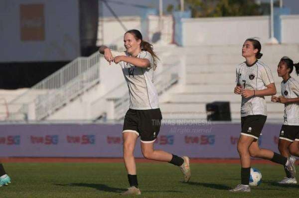 Ada Sosok Ayah di Balik Gol Isa Warps yang Bikin Timnas Putri Indonesia Balik Hajar Singapura Ada Sosok Ayah di Balik Gol Isa Warps yang Bikin Timnas Putri Indonesia Balik Hajar Singapura